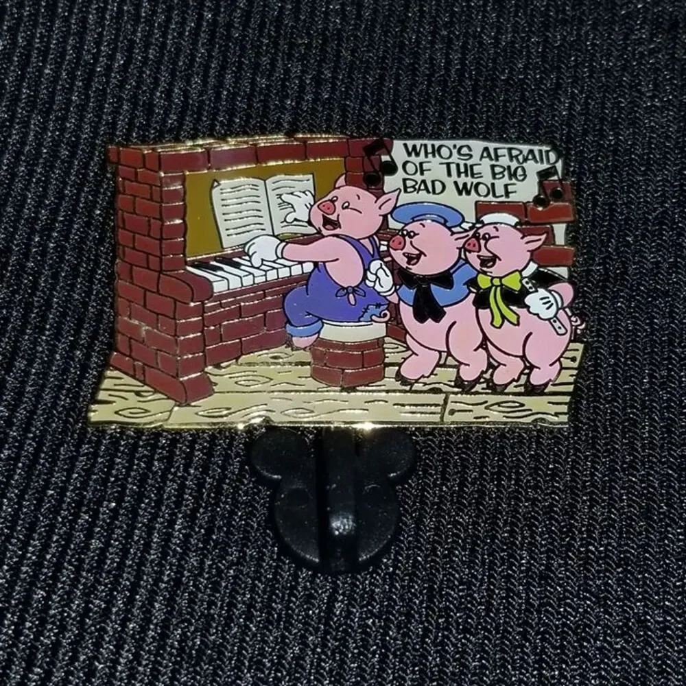 Disney Pin Three Little Pigs Who's Afraid of the Big Bad Wolf MMM VTG 2002 15352
